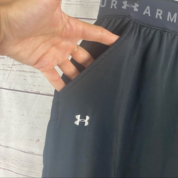 UNDER Armor casual activewear loose fit short pants Sz M - Picture 4 of 8